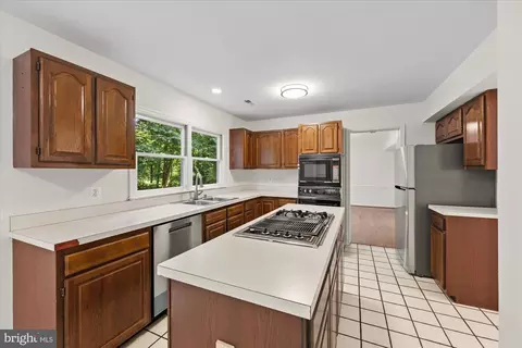 Kitchen - 13242 Osterport Dr, Silver Spring, MD 20906 photo 3 of 4