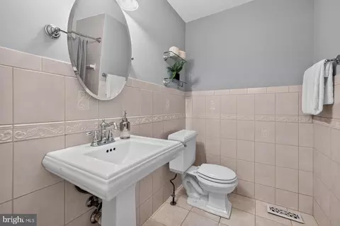 Bath - 13143 Musicmaster Dr #127, Silver Spring, MD 20904 photo 4 of 4