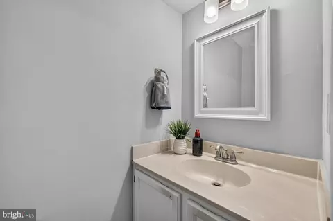 Bath - 13143 Musicmaster Dr #127, Silver Spring, MD 20904 photo 1 of 4