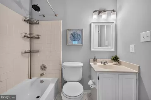 Bath - 13143 Musicmaster Dr #127, Silver Spring, MD 20904 photo 2 of 4