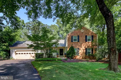 1038 Carnation Dr, Rockville, MD 20850