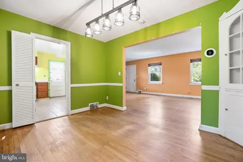 Living - 22 Melbourne Ave, Silver Spring, MD 20901 photo 2 of 5