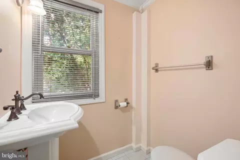 Entry Way - 22 Melbourne Ave, Silver Spring, MD 20901 photo 2 of 2