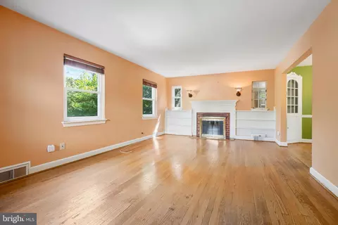 Living - 22 Melbourne Ave, Silver Spring, MD 20901 photo 1 of 5