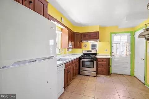 Entry Way - 22 Melbourne Ave, Silver Spring, MD 20901 photo 1 of 2