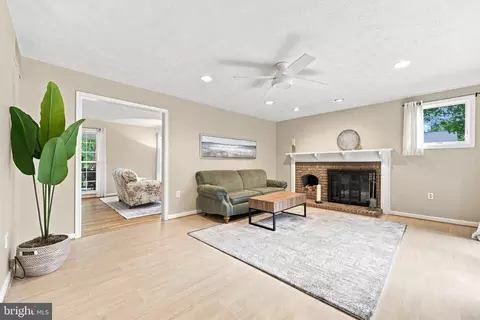 Living - 1500 Arbor View Rd, Silver Spring, MD 20902 photo 2 of 5