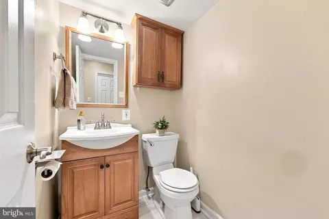 Bath - 1500 Arbor View Rd, Silver Spring, MD 20902 photo 1 of 4