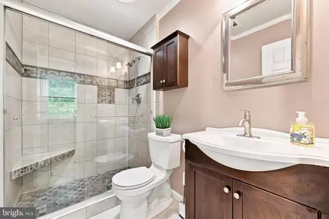 Bath - 1500 Arbor View Rd, Silver Spring, MD 20902 photo 4 of 4