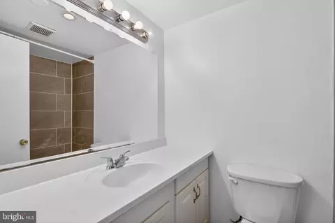 Bath - 3301 Hewitt Ave #403, Silver Spring, MD 20906 photo 1 of 2