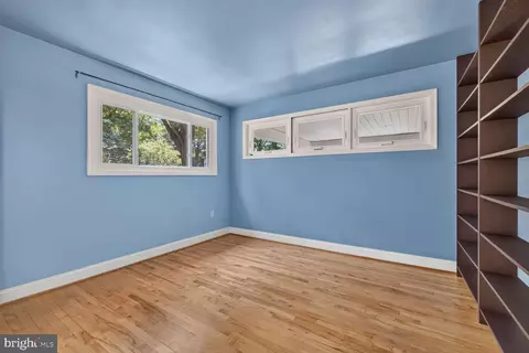 Bedroom - 220 Thistle Dr, Silver Spring, MD 20901 photo 3 of 5
