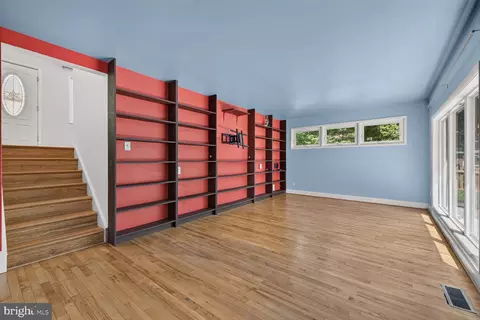 Living - 220 Thistle Dr, Silver Spring, MD 20901 photo 4 of 5