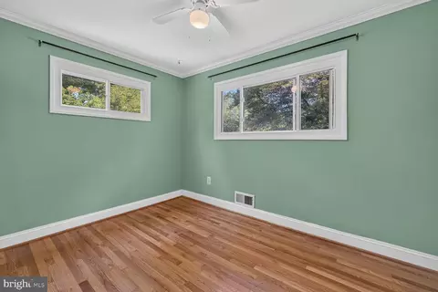 Bedroom - 220 Thistle Dr, Silver Spring, MD 20901 photo 4 of 5