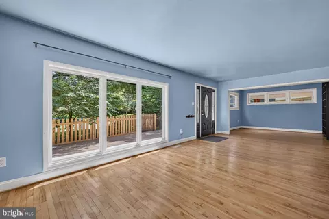 Living - 220 Thistle Dr, Silver Spring, MD 20901 photo 2 of 5