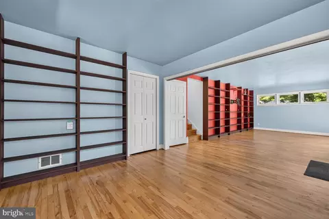 Living - 220 Thistle Dr, Silver Spring, MD 20901 photo 3 of 5