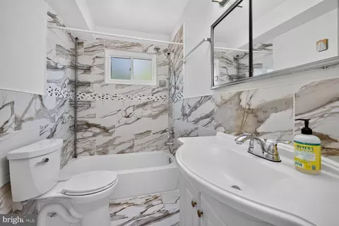 Bath - 220 Thistle Dr, Silver Spring, MD 20901 photo 1 of 2