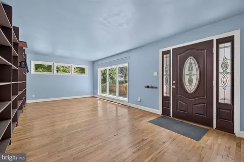 Living - 220 Thistle Dr, Silver Spring, MD 20901 photo 1 of 5