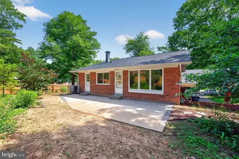 Exterior - 220 Thistle Dr, Silver Spring, MD 20901 photo 7 of 9