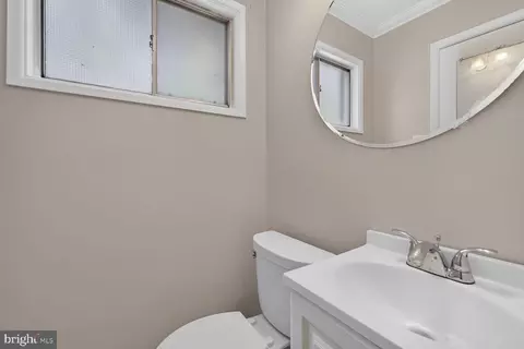 Entry Way - 220 Thistle Dr, Silver Spring, MD 20901 photo 2 of 3