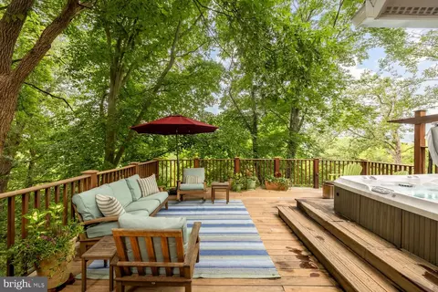 6512 Ridge Dr, Bethesda, MD 20816