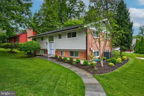 6501 Bannockburn Dr, Bethesda, MD 20817