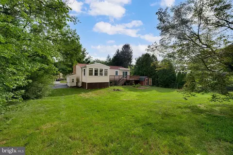 Exterior - 19130 Dowden Cir, Poolesville, MD 20837 photo 4 of 7