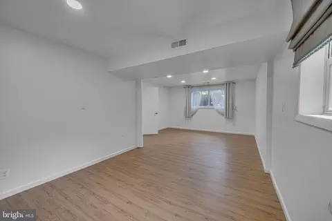 Living - 19130 Dowden Cir, Poolesville, MD 20837 photo 3 of 3