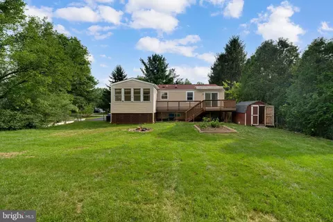 Exterior - 19130 Dowden Cir, Poolesville, MD 20837 photo 5 of 7