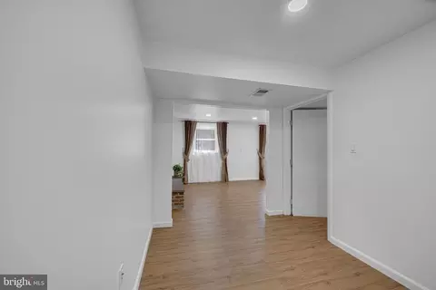 Entry Way - 19130 Dowden Cir, Poolesville, MD 20837 photo 5 of 7