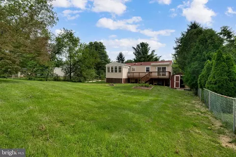 Exterior - 19130 Dowden Cir, Poolesville, MD 20837 photo 6 of 7
