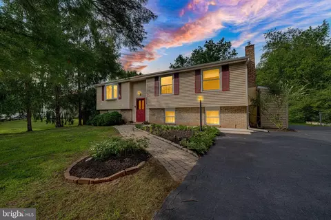Exterior - 19130 Dowden Cir, Poolesville, MD 20837 photo 7 of 7