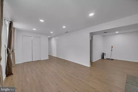 Entry Way - 19130 Dowden Cir, Poolesville, MD 20837 photo 6 of 7