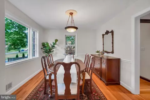 Dining - 1004 Dennis Ave, Silver Spring, MD 20901 photo 1 of 2