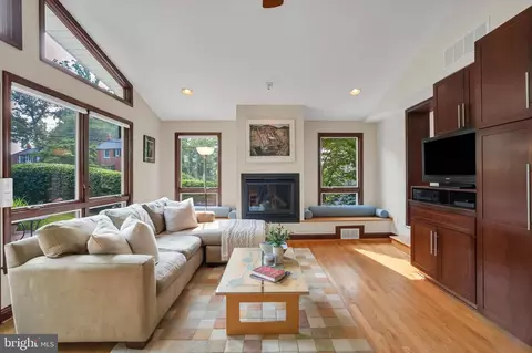 Living - 1004 Dennis Ave, Silver Spring, MD 20901 photo 1 of 3