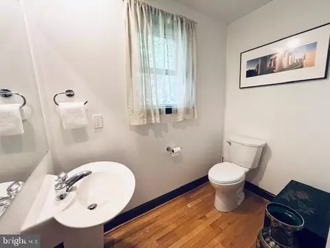 Bath - 1004 Dennis Ave, Silver Spring, MD 20901 photo 2 of 4