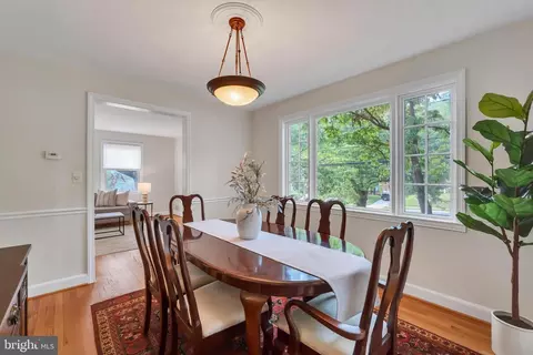 Dining - 1004 Dennis Ave, Silver Spring, MD 20901 photo 2 of 2