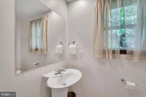 Bath - 1004 Dennis Ave, Silver Spring, MD 20901 photo 1 of 4