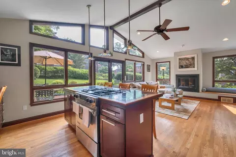 Kitchen - 1004 Dennis Ave, Silver Spring, MD 20901 photo 3 of 3