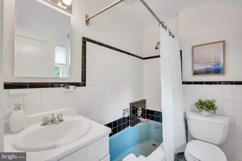 Bath - 1004 Dennis Ave, Silver Spring, MD 20901 photo 3 of 4