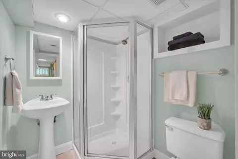 Bath - 1004 Dennis Ave, Silver Spring, MD 20901 photo 4 of 4