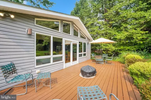 Exterior - 1004 Dennis Ave, Silver Spring, MD 20901 photo 5 of 6