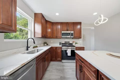 Kitchen - 11716 Kingtree St, Silver Spring, MD 20902 photo 3 of 6