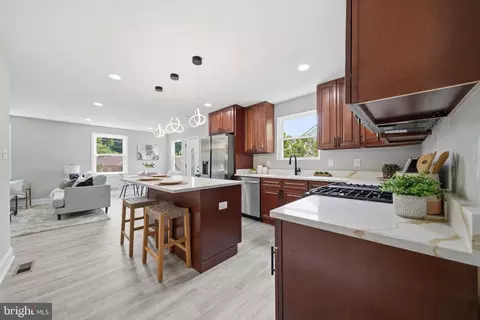 Kitchen - 11716 Kingtree St, Silver Spring, MD 20902 photo 5 of 6