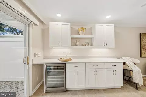 Kitchen - 14601 Deerhurst Ter, Silver Spring, MD 20906 photo 7 of 8