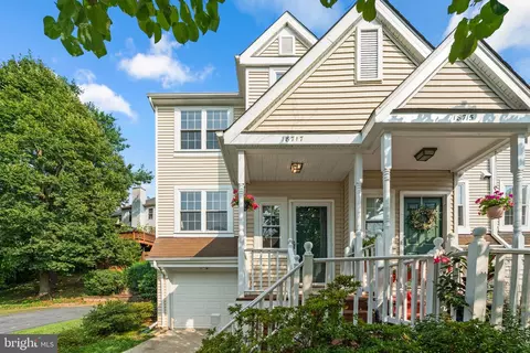 18717 Martins Landing Dr, Germantown, MD 20874