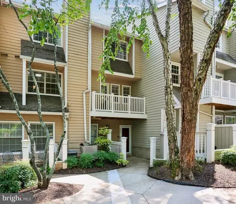 5821 Inman Park Cir #350, Rockville, MD 20852