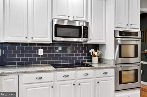 Kitchen - 8 Haller Ct, Poolesville, MD 20837 photo 4 of 6