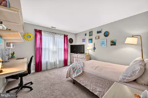 Bedroom - 8 Haller Ct, Poolesville, MD 20837 photo 6 of 9