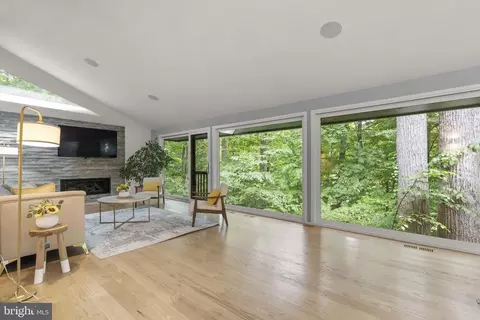 5517 Mohican Rd, Bethesda, MD 20816