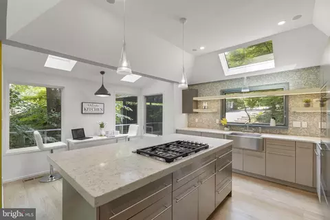 5517 Mohican Rd, Bethesda, MD 20816