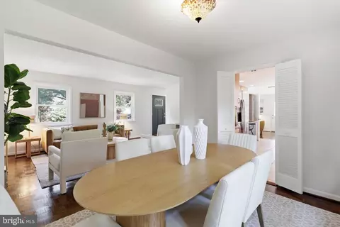 Dining - 1005 W Nolcrest Dr W, Silver Spring, MD 20903 photo 2 of 3